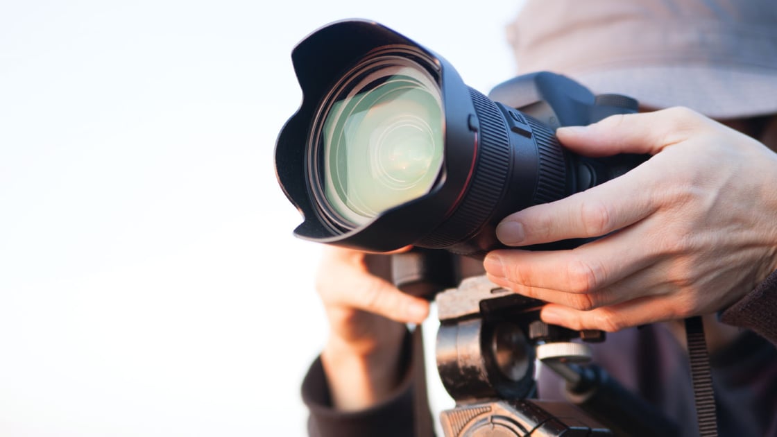 410-B02-Mirrorless-and-DSLR-camsWEB