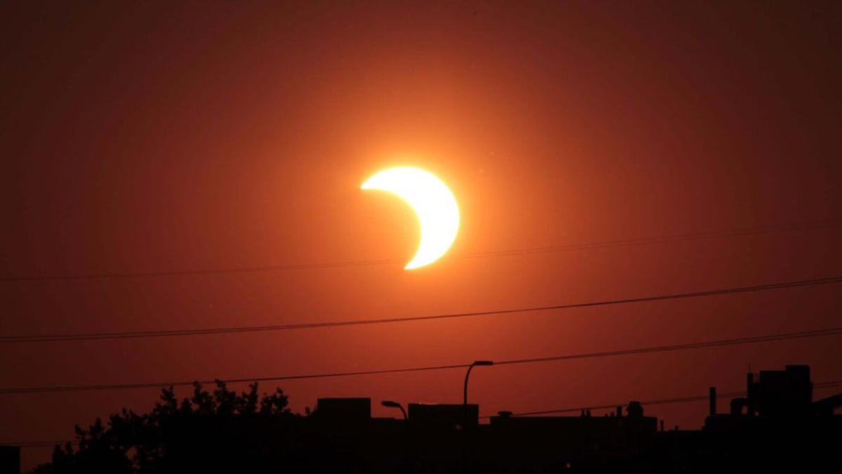 How to capture the rare total solar eclipse on April 8th
